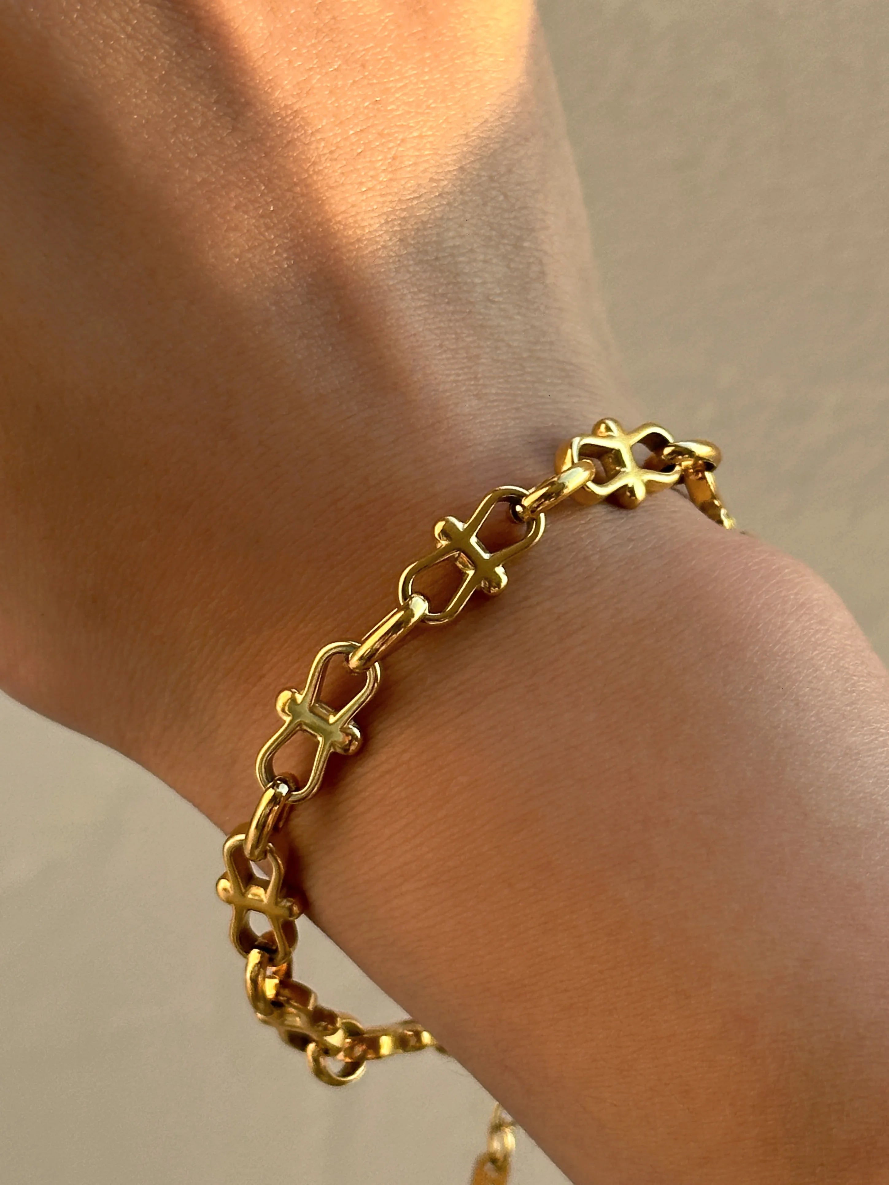 The Bow Buckle Bracelet