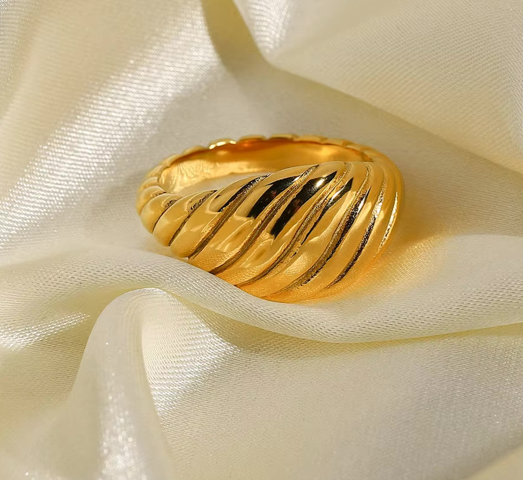 Croissant Twisted Dome Ring