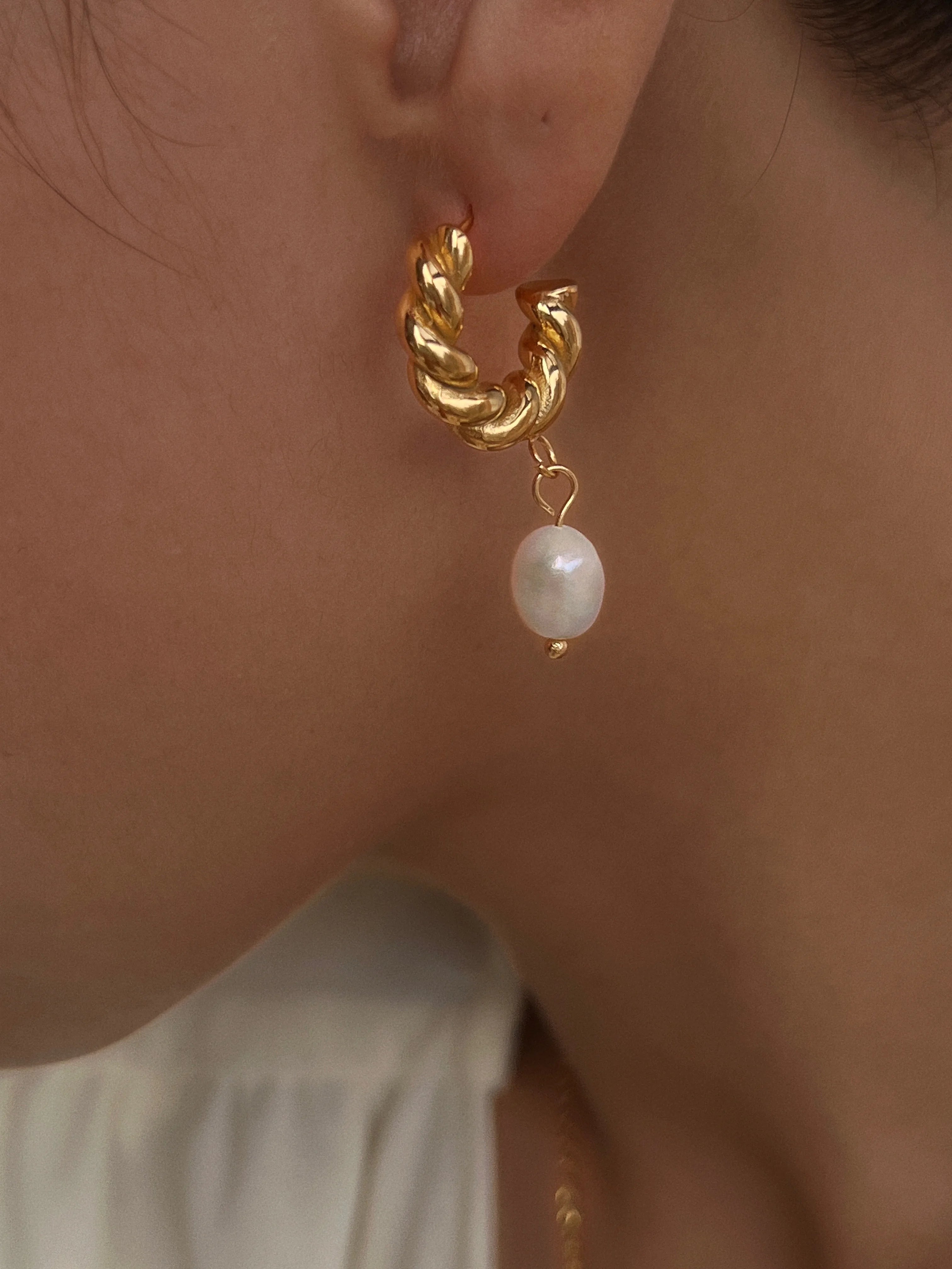 The Ever So Sexy Arc Peal and Gold Earrings