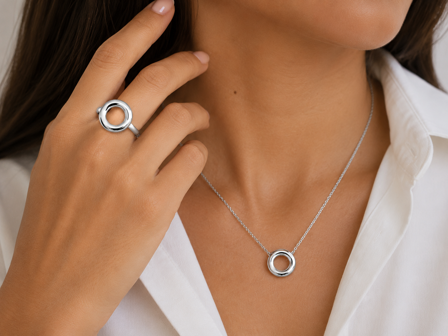 Model wearing The Sofia Open Circle Ring in silver